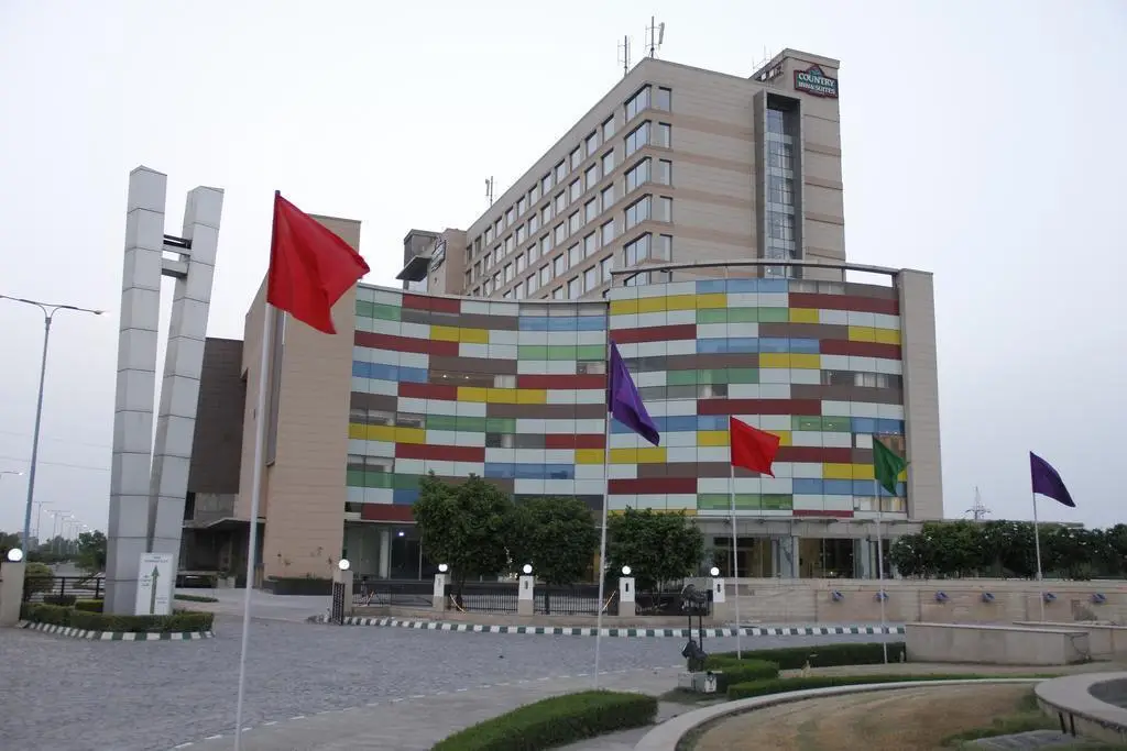 Country Inn & Suites Bathinda — фото 1