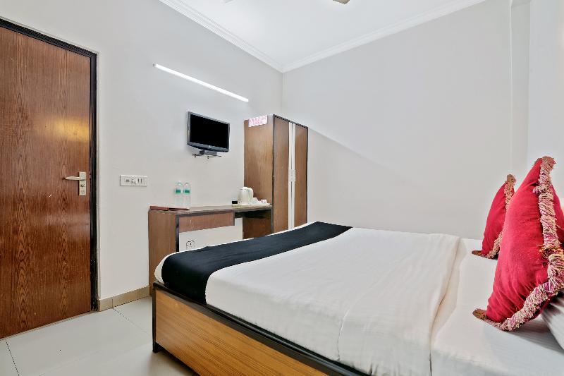 Нью-Дели: Capital O 4051 La Sapphire