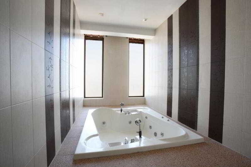 Бангалор: Oriental Suites Lady Curzon Road