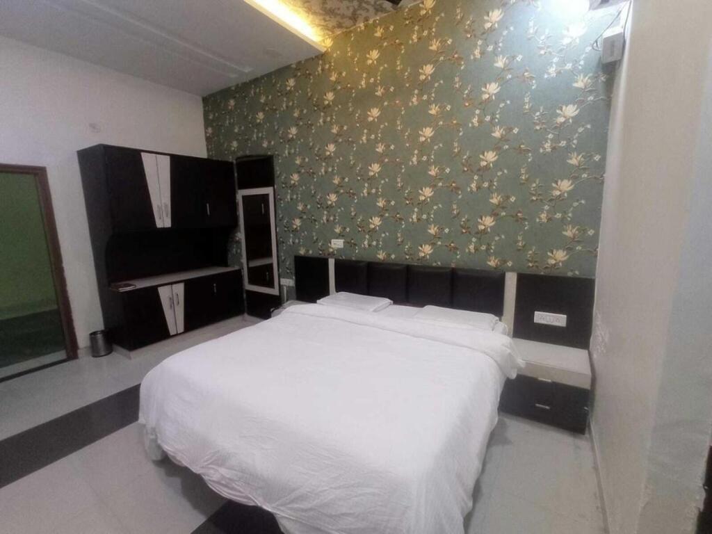 Агра: OYO 87949 Hotel Rajdeep