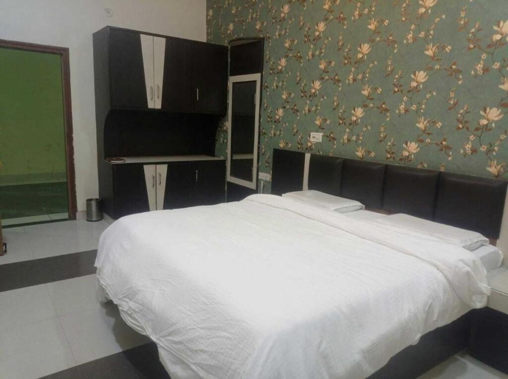 Агра: OYO 87949 Hotel Rajdeep