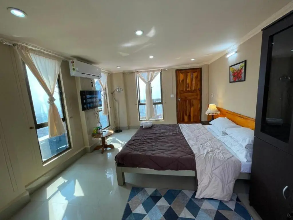 Айджал Венглай: Aizawl Guest House