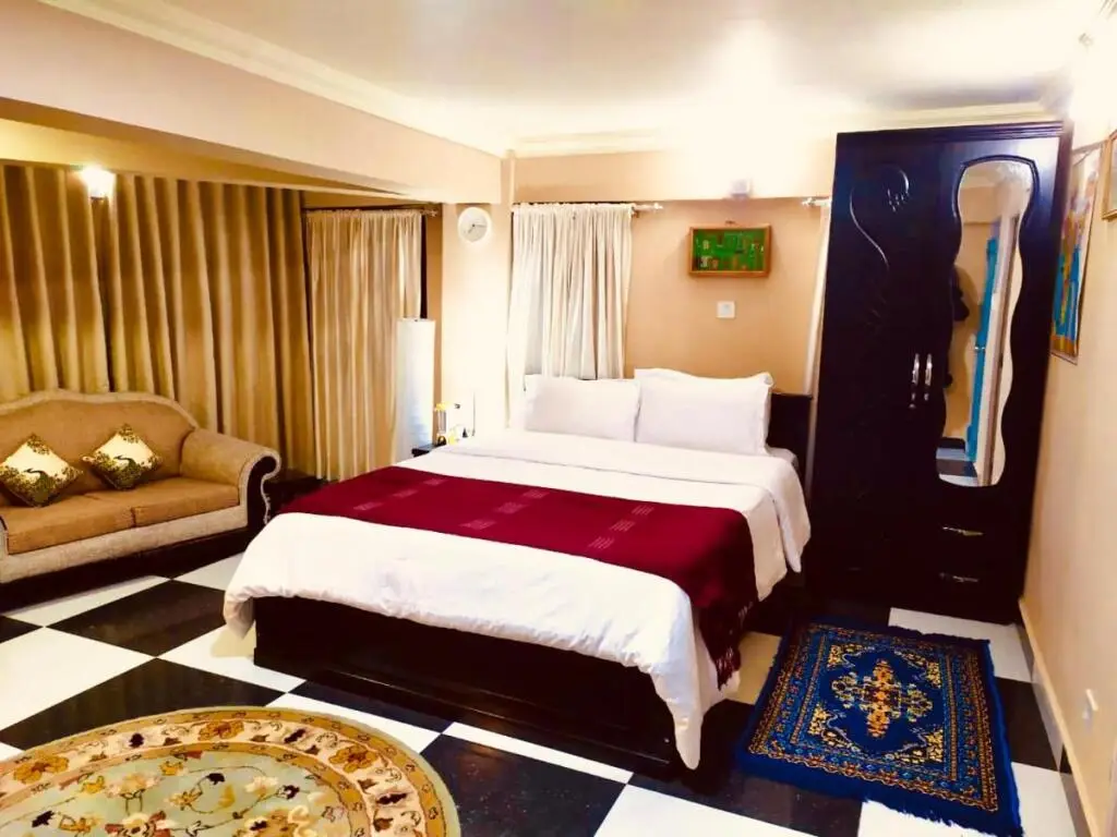 Айджал Венглай: Aizawl Guest House