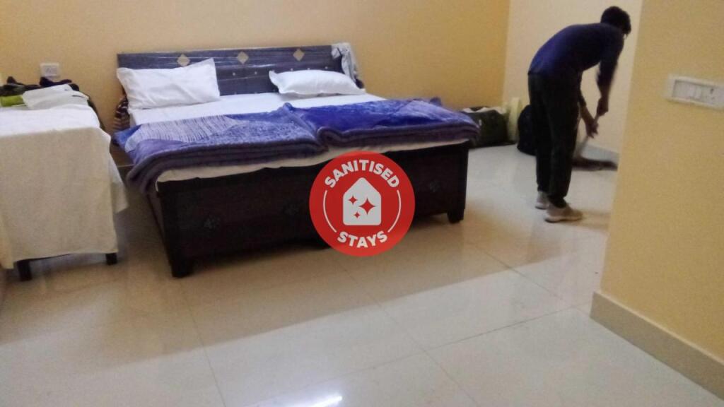 Алипур: POP 703286 Sarthak Hotel