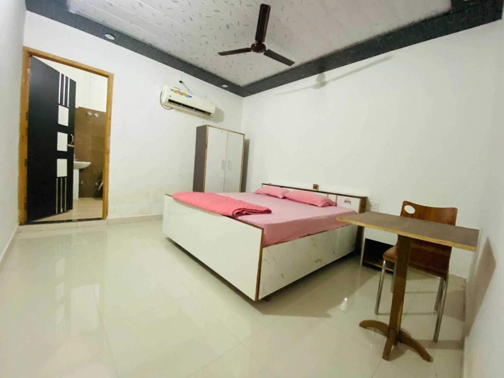 Алипур: OYO Mayura Guest House