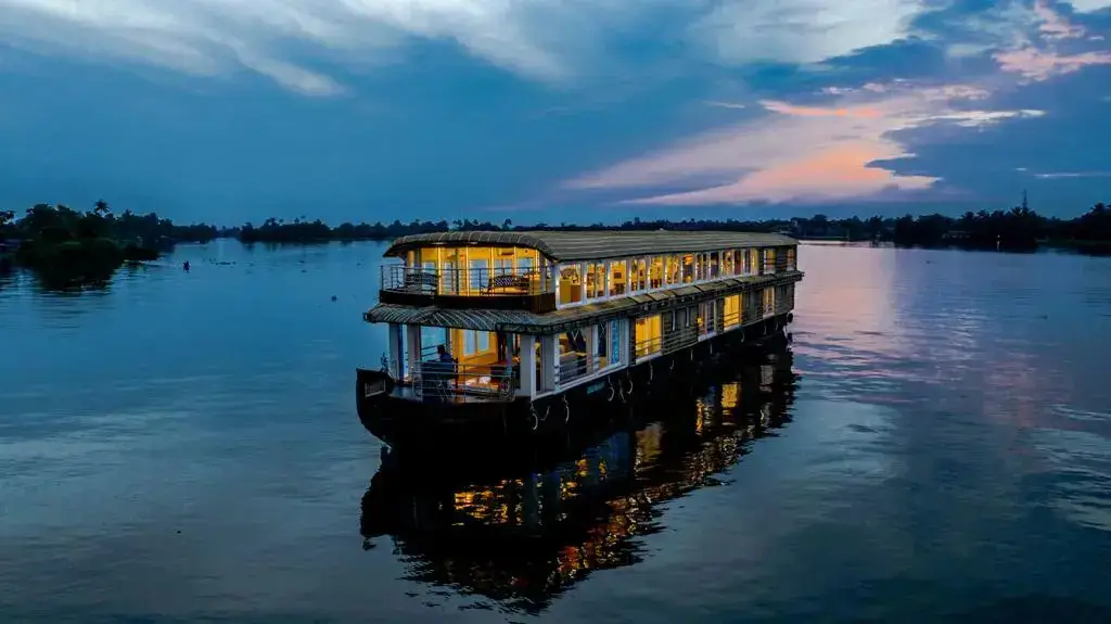 Аллеппи: Cosy Houseboat