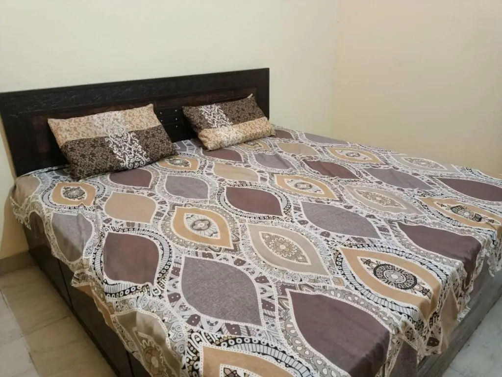 Алипур: Oyo 91173 Unique Restaurant & Gust House Kharkhoda Sonipat Haryana