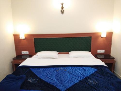 Ути: Hornbill Residency