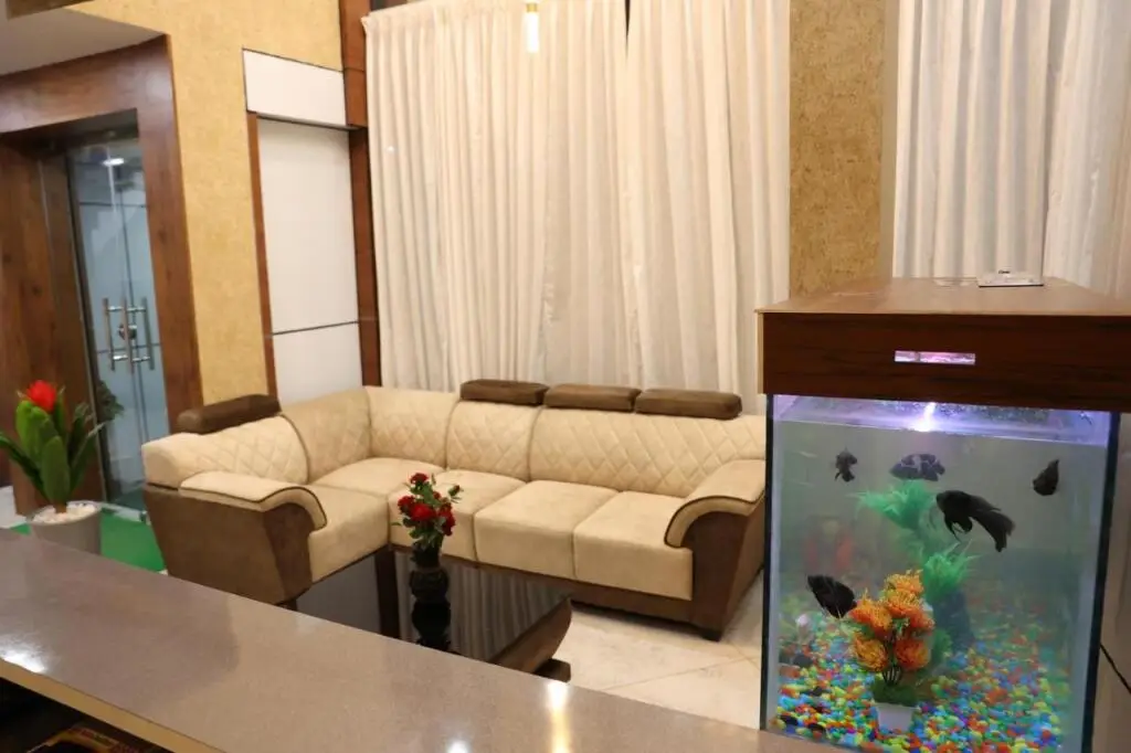 Алюр: Sunshine International Boarding & Lodging