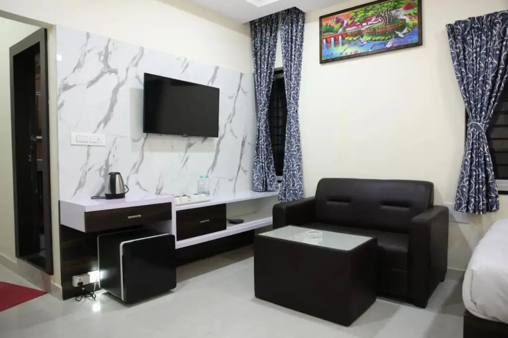 Алюр: Sunshine International Boarding & Lodging