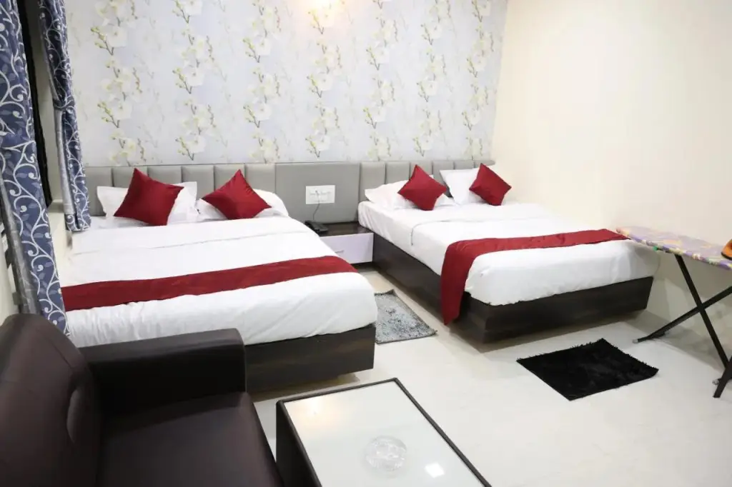 Алюр: Sunshine International Boarding & Lodging