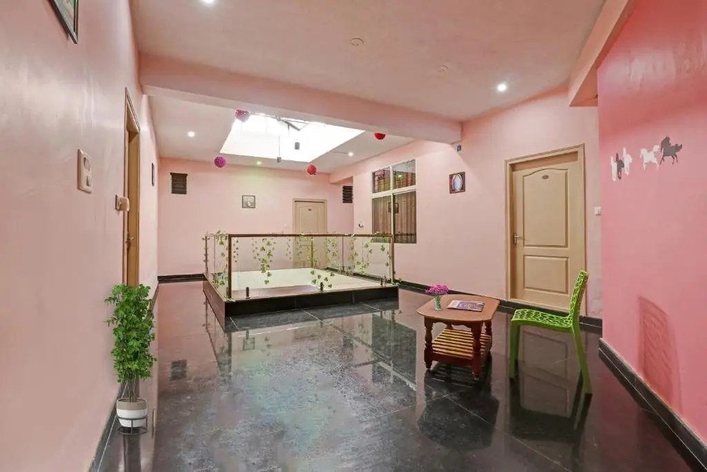 Oyo Flagship Hotel Golden Suites — фото 1