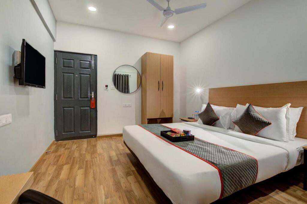 Буландшар: OYO 704010 Hotel Sunrise