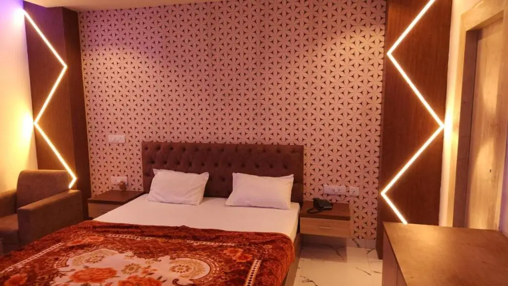 Айодхья: Rbs Hotel & Restaurant