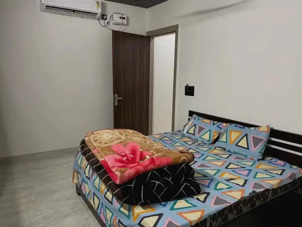 Вриндаван: OYO Flagship 808003 Hotel Bhavya Inn