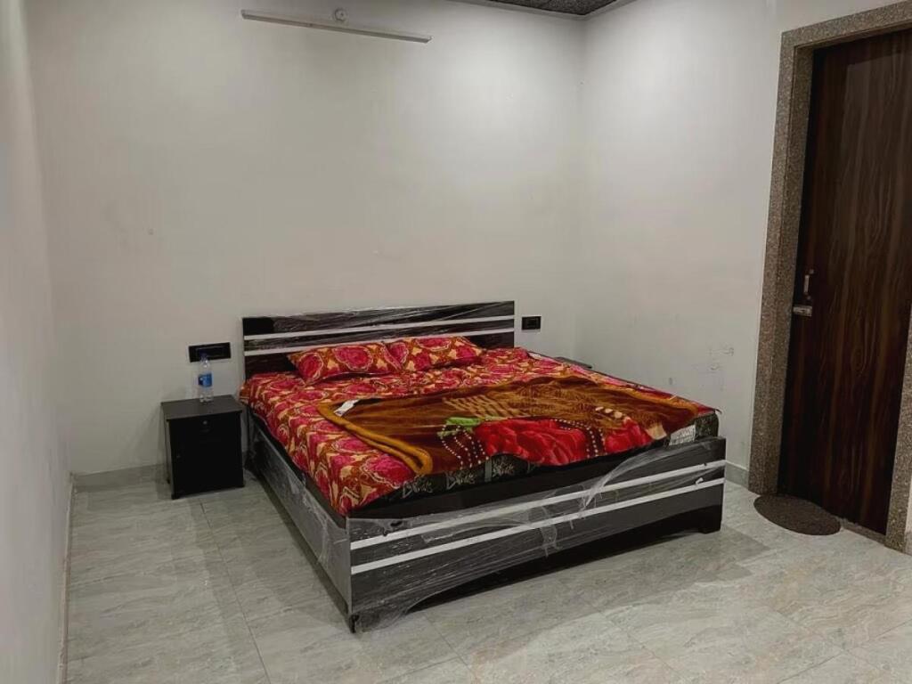 Вриндаван: OYO Flagship 808003 Hotel Bhavya Inn