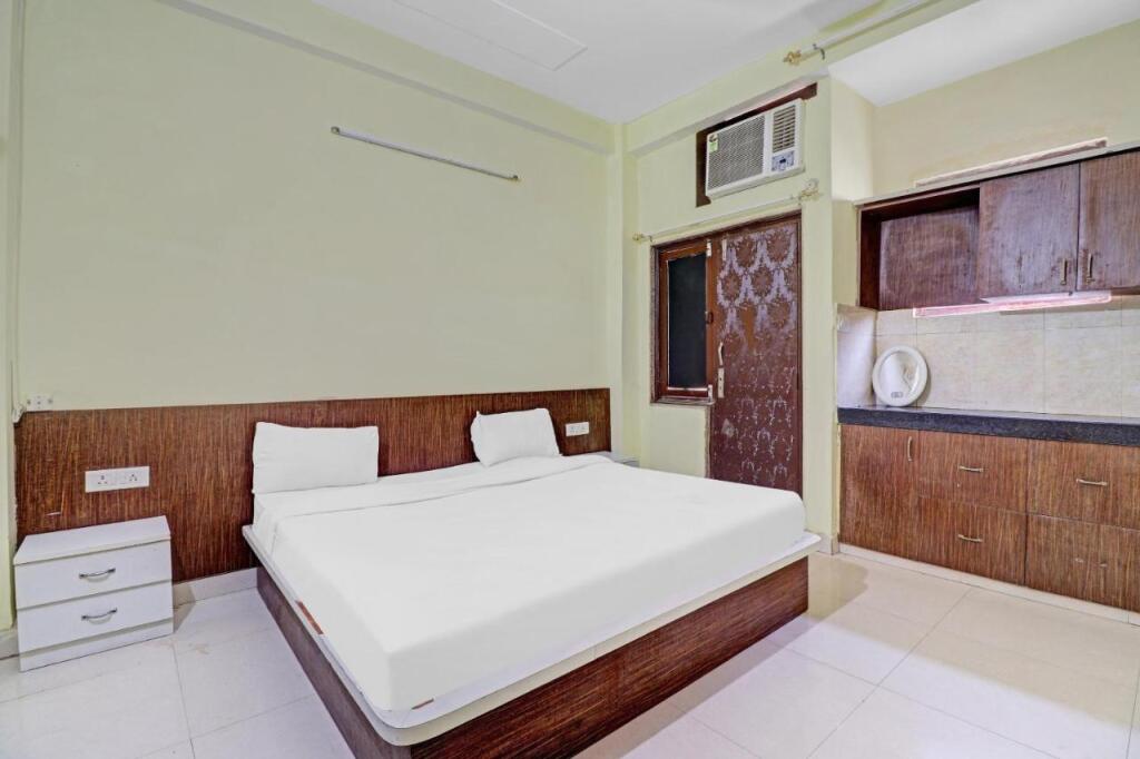 Вриндаван: POP 703878 Ag Yamuna Palace