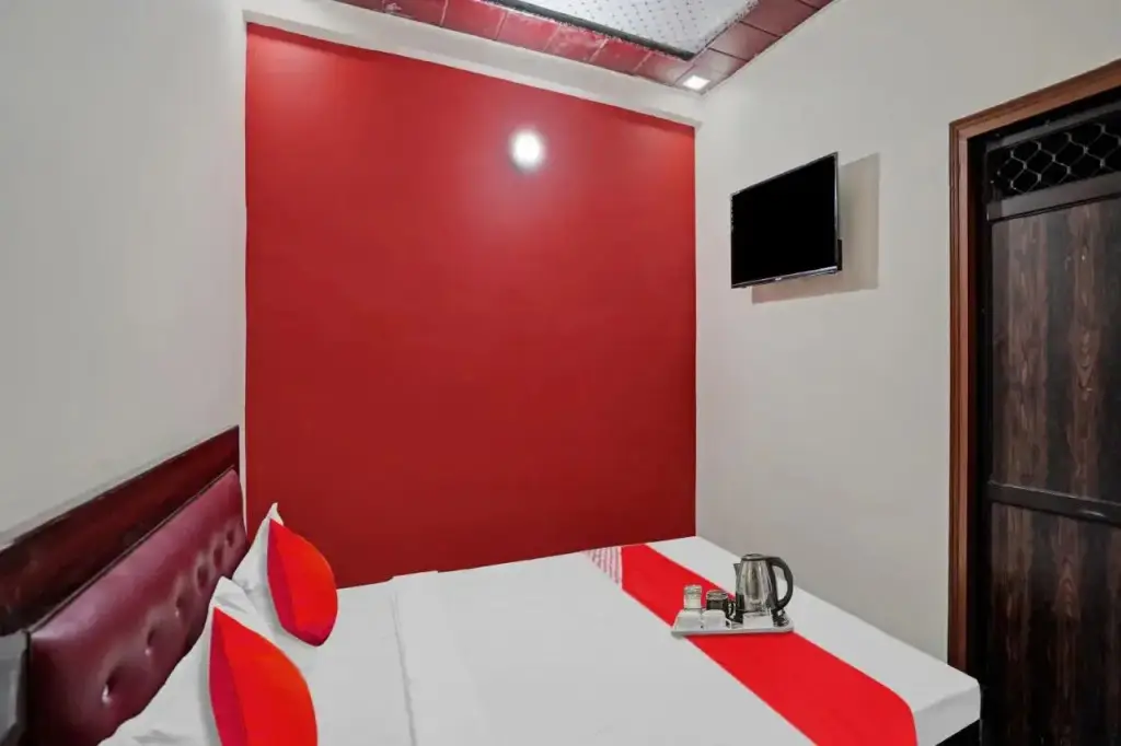 Барейлли: OYO Flagship 701007 Star Guest House