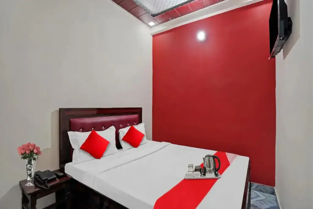 Барейлли: OYO Flagship 701007 Star Guest House