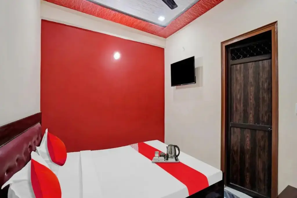 Барейлли: OYO Flagship 701007 Star Guest House