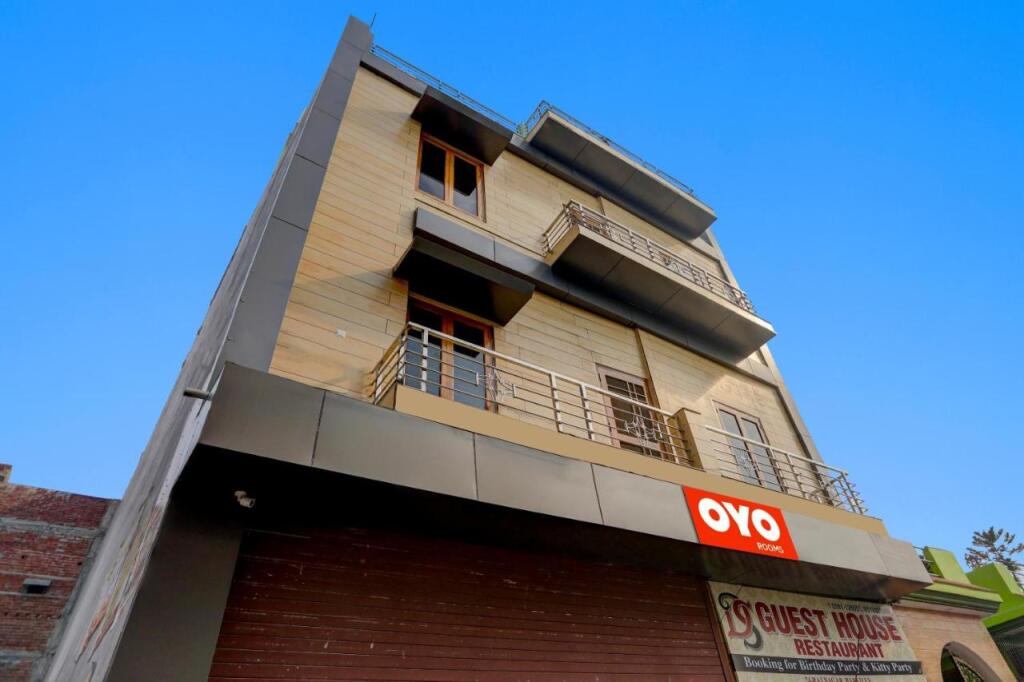 OYO Flagship 702327 D.S. Guest House — фото 1