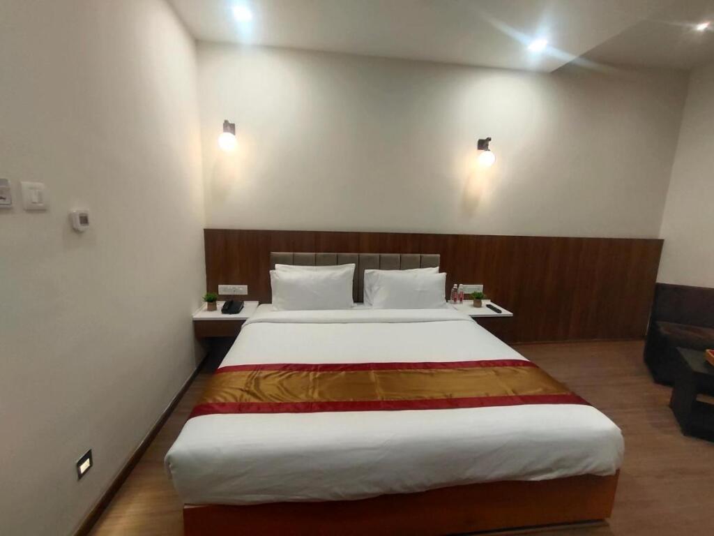 Варанаси: Saptarushi Bonanza Inn