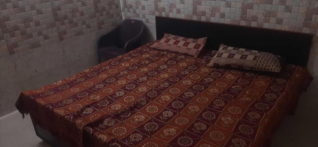 Бивани: OYO 90776 Radhika Guest House