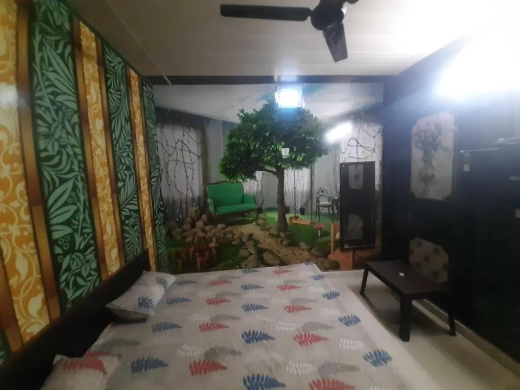 Бивани: OYO 90776 Radhika Guest House