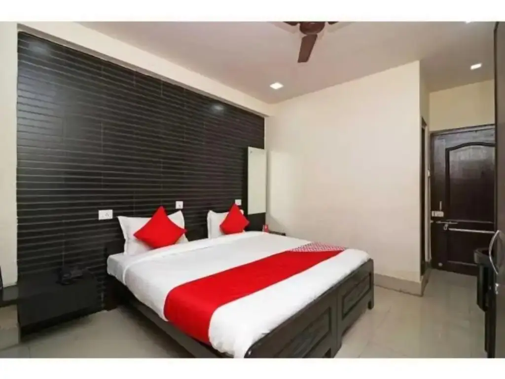 Бхопал: Collection O 703288 Hotel Shree Ji