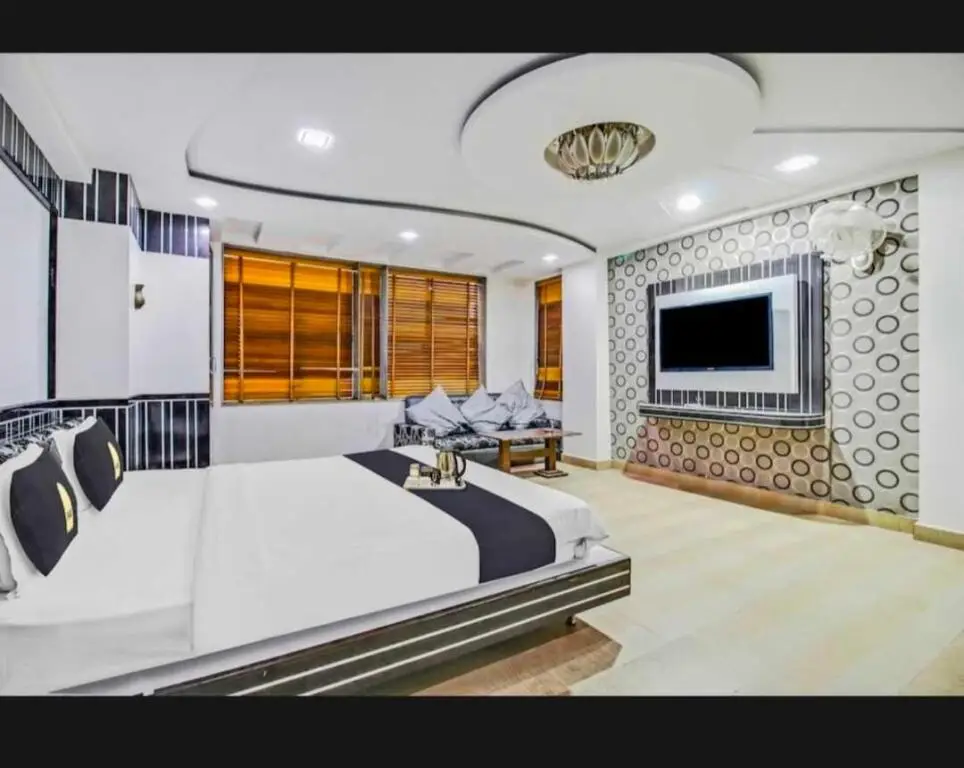 Бхопал: OYO 80639B Hotel 24/7 City