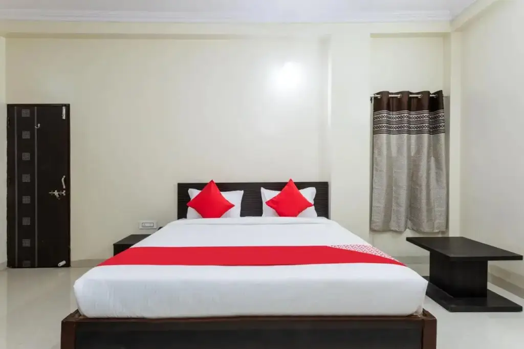 Бхопал: OYO Flagship 702800 Om Gulmohar Avenue