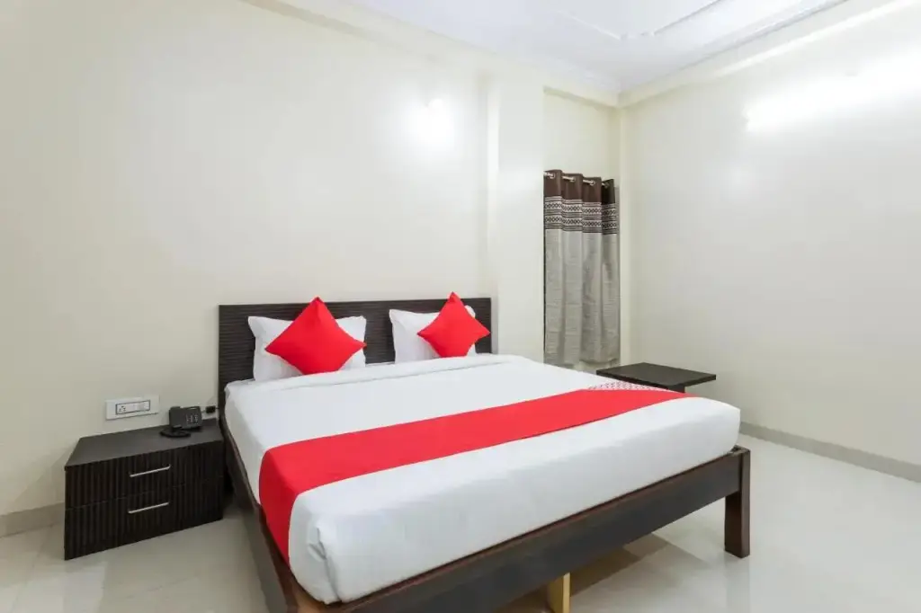 Бхопал: OYO Flagship 702800 Om Gulmohar Avenue