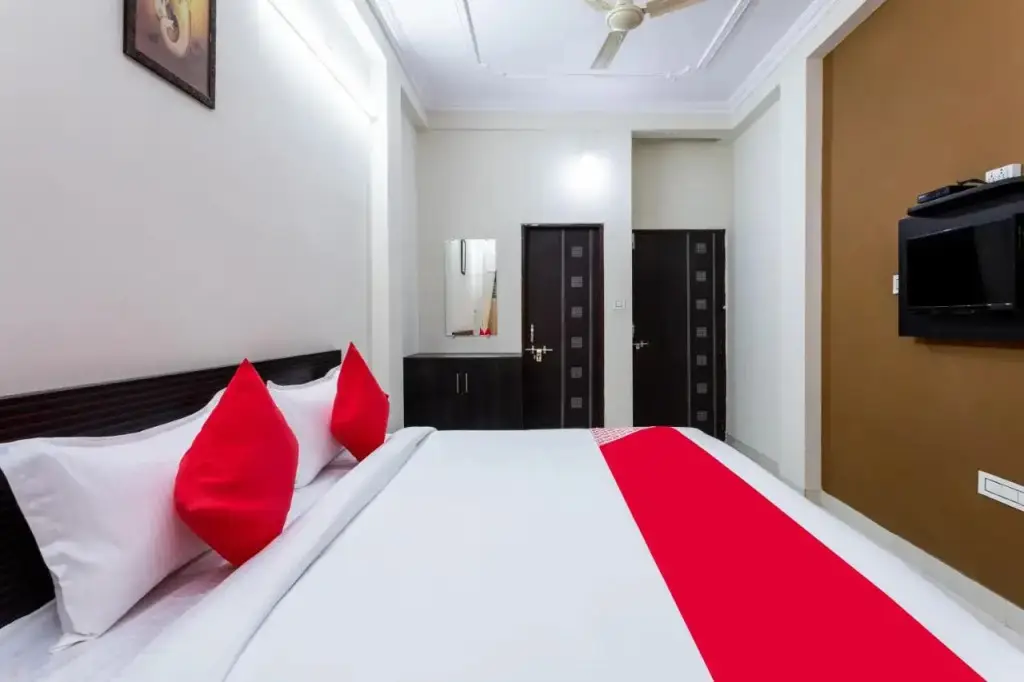 Бхопал: OYO Flagship 702800 Om Gulmohar Avenue