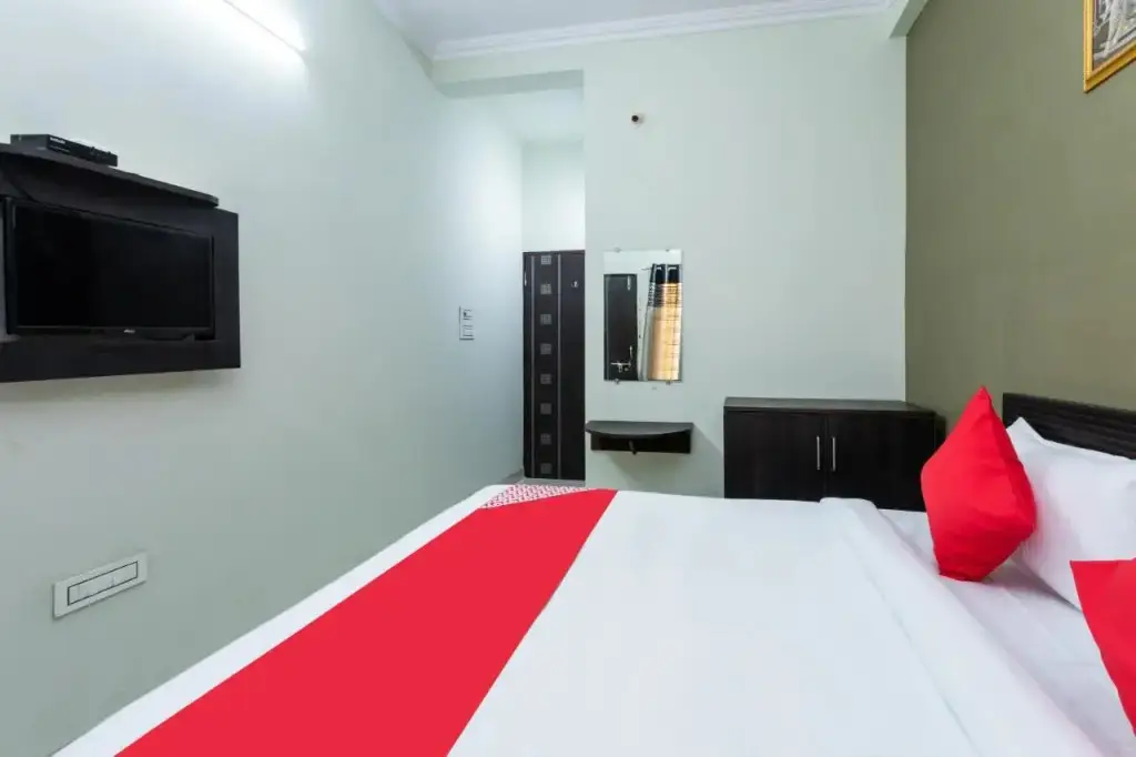 Бхопал: OYO Flagship 702800 Om Gulmohar Avenue