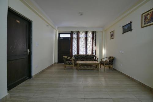 Наинитал: Treebo Lorent Manor