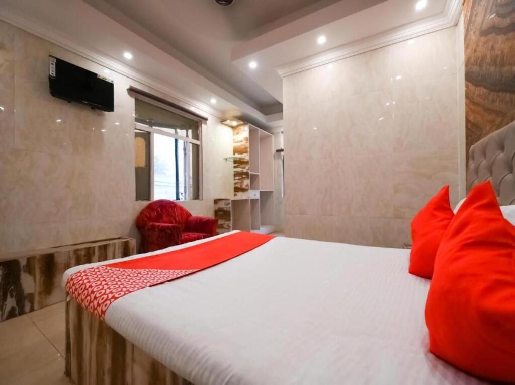 Бхубанешвар: Oyo Flagship 806008 Hotel New Athiti Nivas