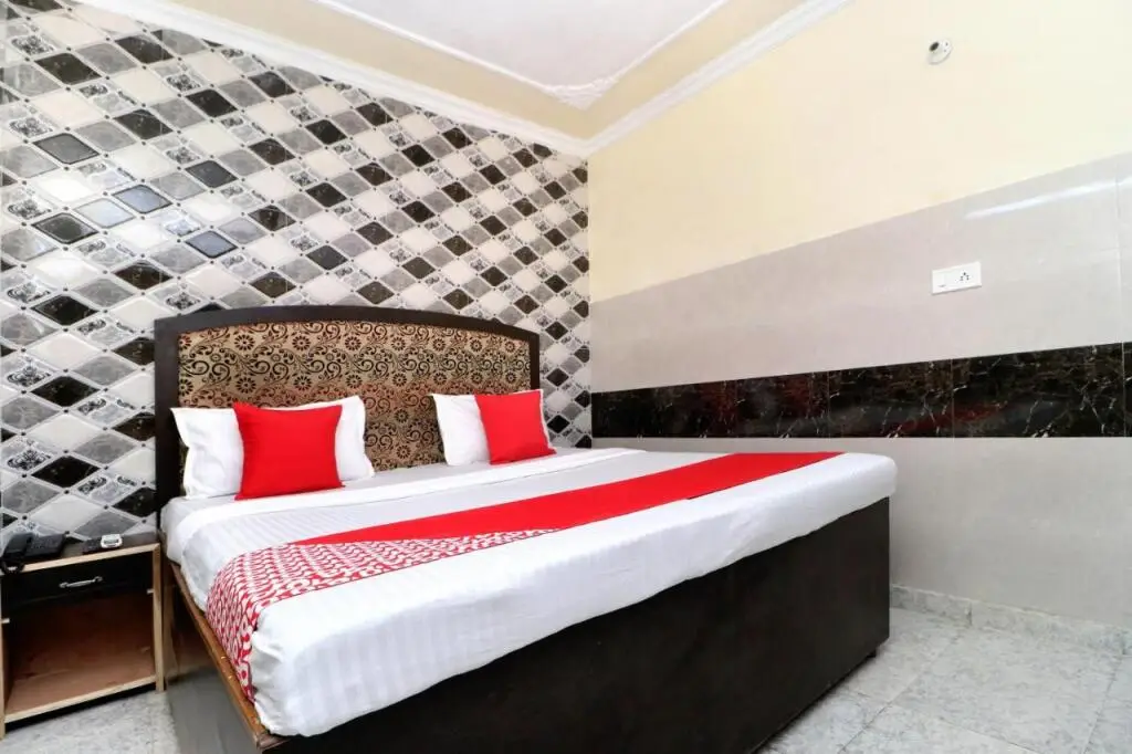 Чандигарх: OYO Flagship 701551 Hotel New Diamond