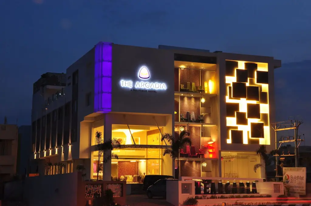 Соманур: Oyo Premium Peelamedu Airport