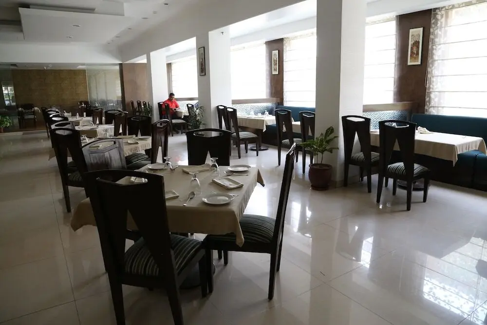Бадди: OYO Premium Baddi Nalagarh Highway