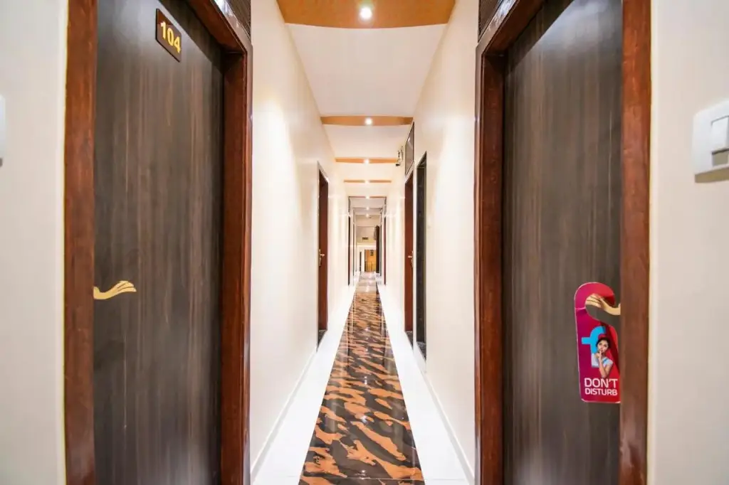 Мумбаи: Orange Suites By FabHotel