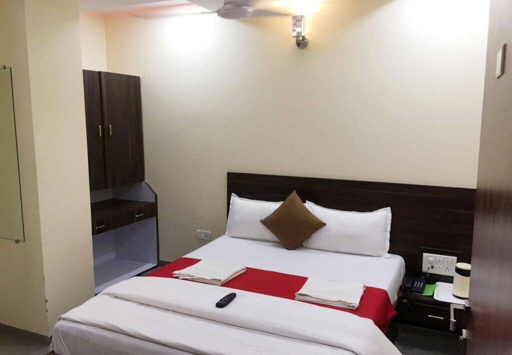 Мумбаи: Hotel Terminus Square by FabHotels