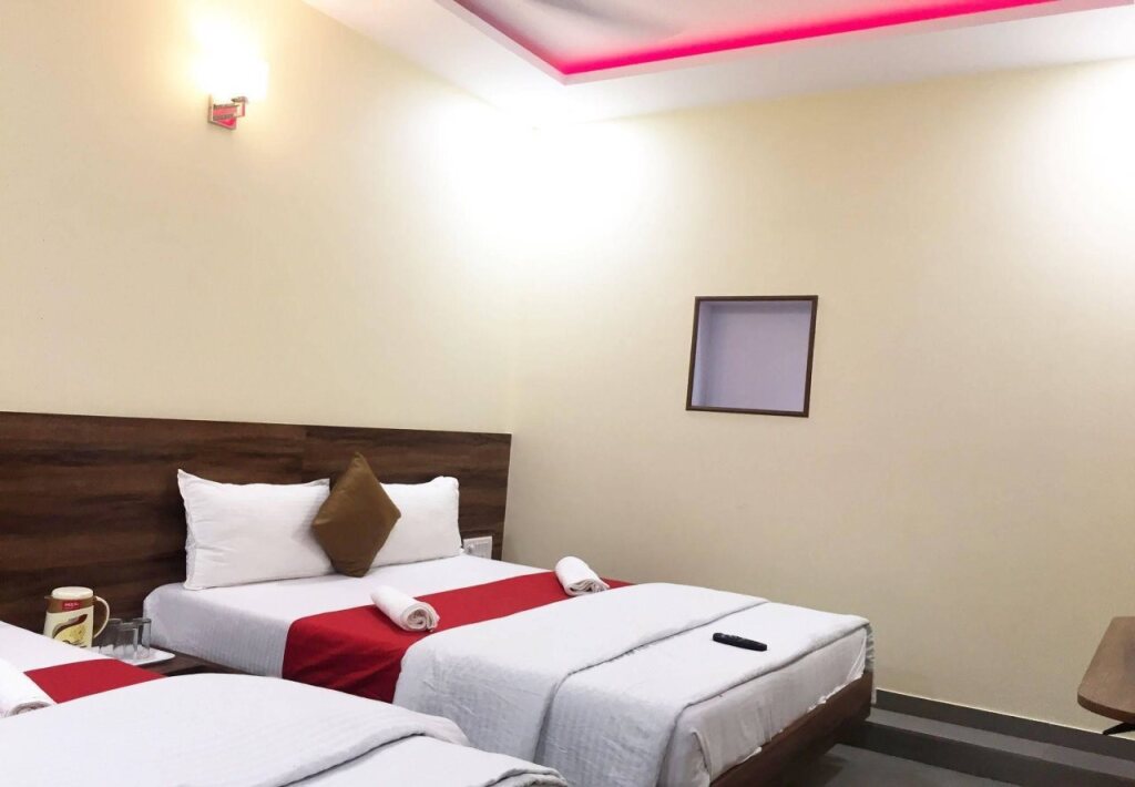 Мумбаи: Hotel Terminus Square by FabHotels