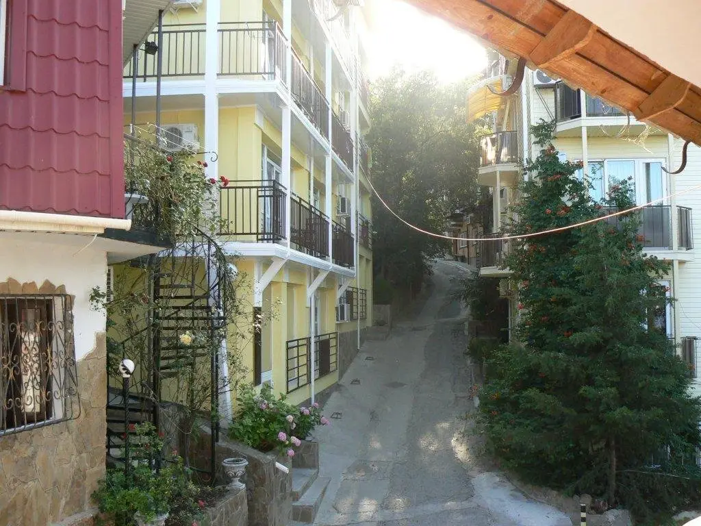 Алушта: Guesthouse Flamingo