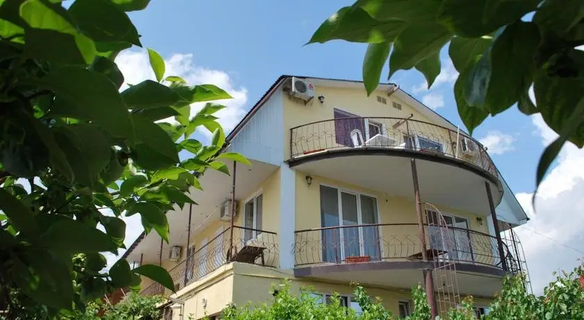 Алушта: Guest House Antarius