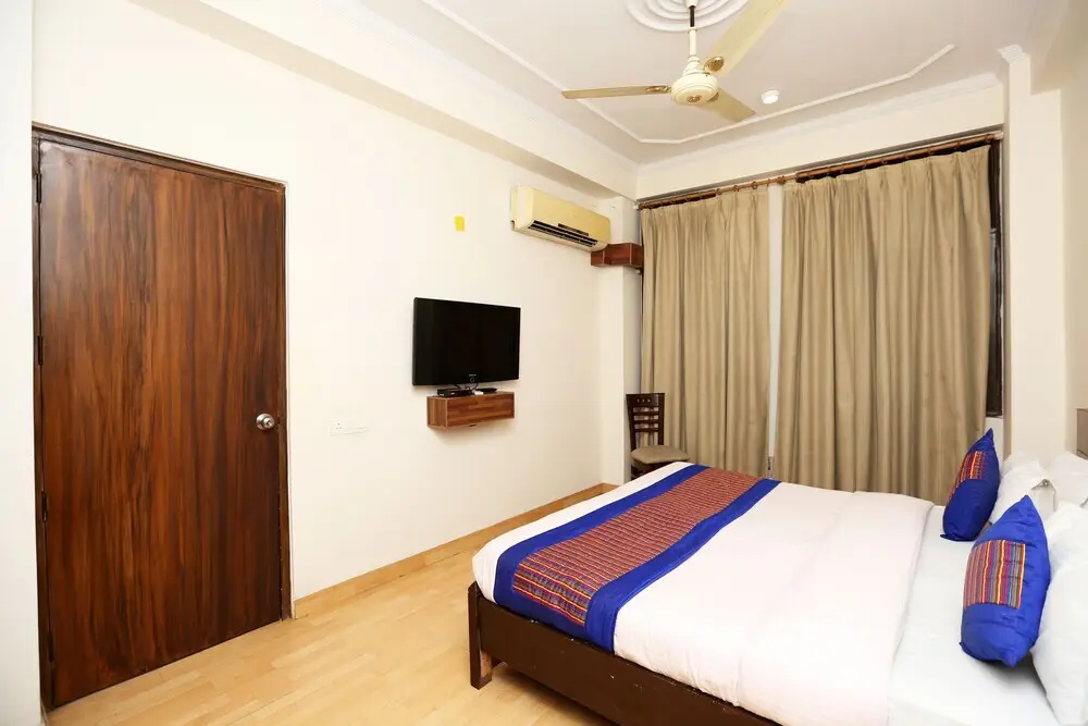 Нойда: Oyo 8876 Hotel Sarthi