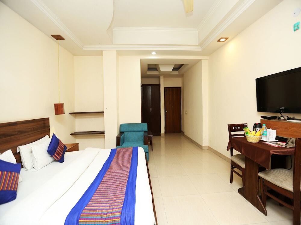 Нойда: Oyo 8876 Hotel Sarthi