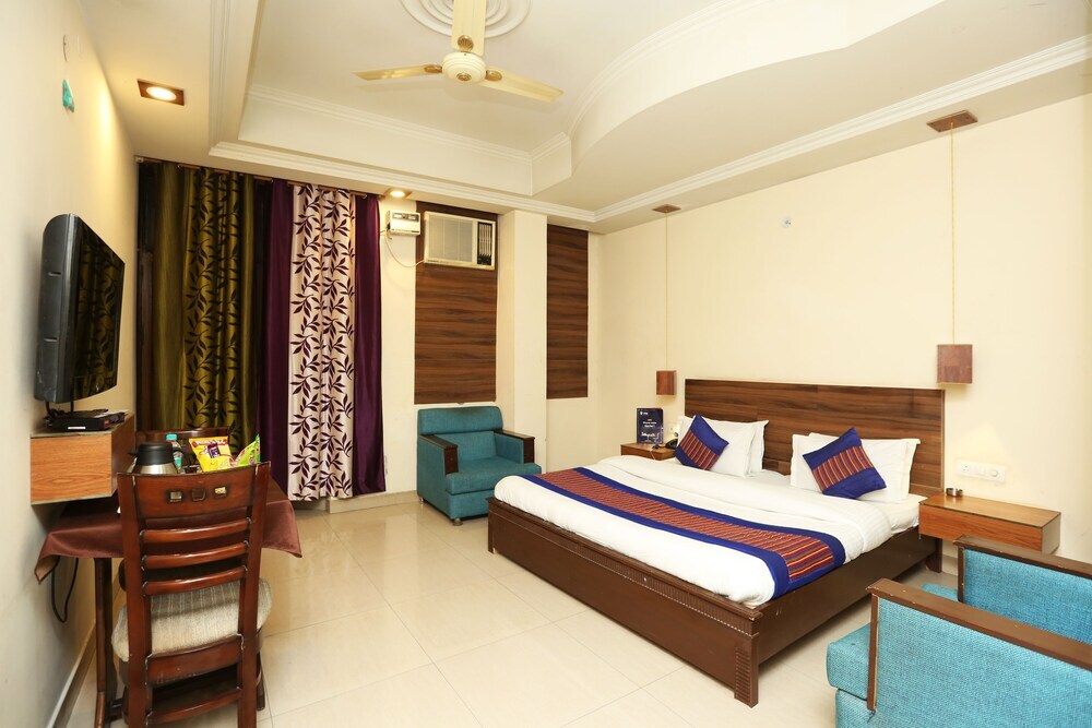 Нойда: Oyo 8876 Hotel Sarthi