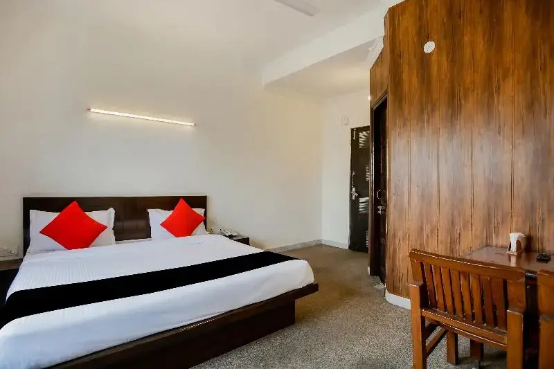 Гуруграм: Capital O 25053 Hotel Devi Palace