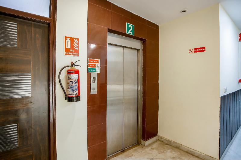 Гуруграм: Capital O 25053 Hotel Devi Palace