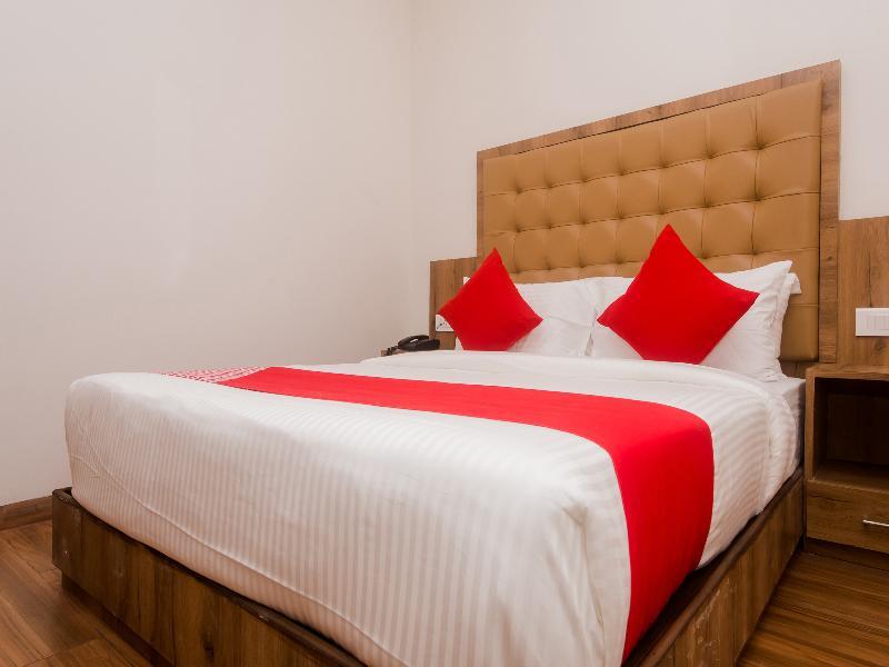 Мумбаи: Capital O 12063 Hotel Pearls BKC Inn